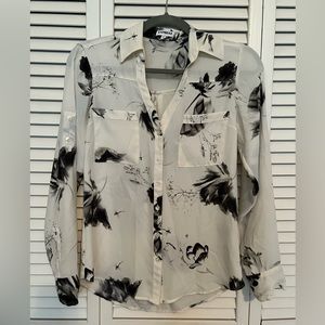 Express button up blouse. XS. Great used condition. Cream and black/grey.